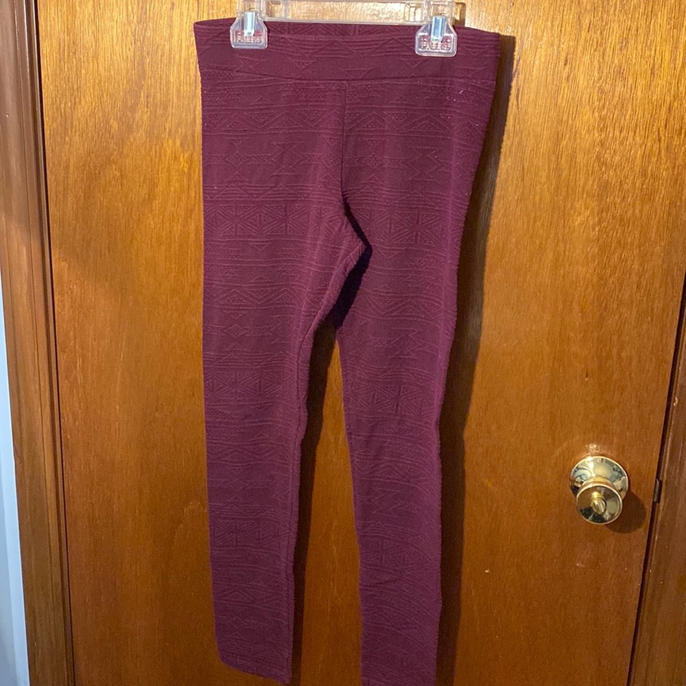 American Eagle Aztec pattern maroon leggings